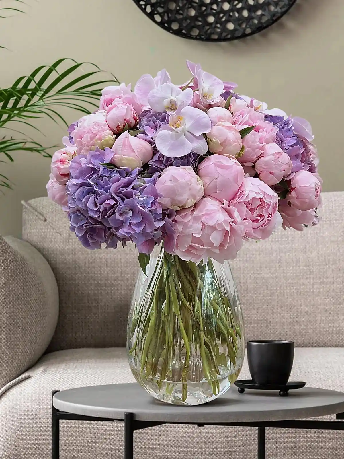 Curved Glass Teardrop Vase